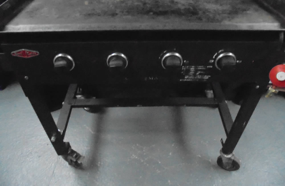 Gas BBQ 3ft Beefeater Clubman 4 Burner – LPG